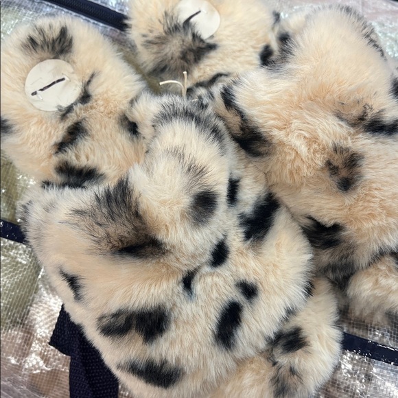 Anthropologie New size Medium 8 Fuzzy Leopard Print Slippers - Picture 3 of 7